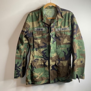 Authentic Vietnam Era US ARMY camo military issued combat jacket / coat / vintage 1960s camouflage jacket / American Apparel Inc.