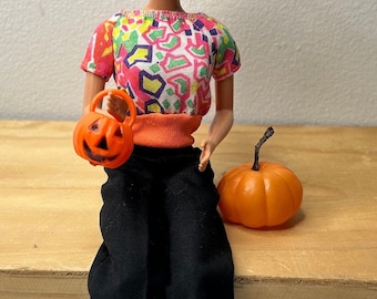 Vintage pumpkins for Barbie or other fashion dolls / vtg doll accessories / Halloween trick or treating / trick or treat jack-o’-lantern