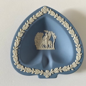 Wedgwood jasperware blue spade shaped trinket dish Pegasus design / vintage blue Wedgwood ring dish / elegant decor / vtg vanity decor