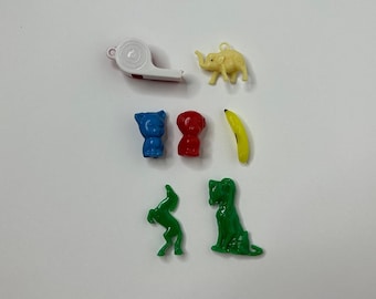 Vintage jumball prize charms / Cracker Jack prizes/ plastic charms / miniature figures / 1960s plastic cats