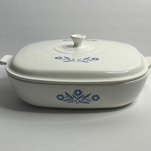 Vtg Blue Cornflower Corningware Pyrocream Casserole Dish with Lid/ vintage bakeware / Corning ware