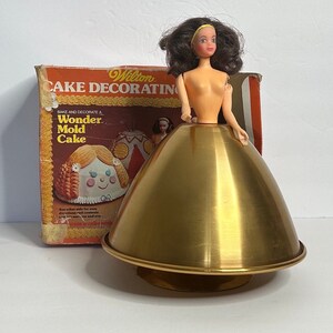 Vintage Doll Cake Mold Pan *HAS FLAW Broken Doll Arm 1976 Wilton
