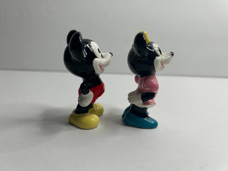 Vtg Disney Mickey Minnie Mouse Figurines / Pie Eyed Porcelain Figures *REPAIRED NOSE/ ceramic Minnie Mouse Figure / Vintage Mickey Mouse zdjęcie 4
