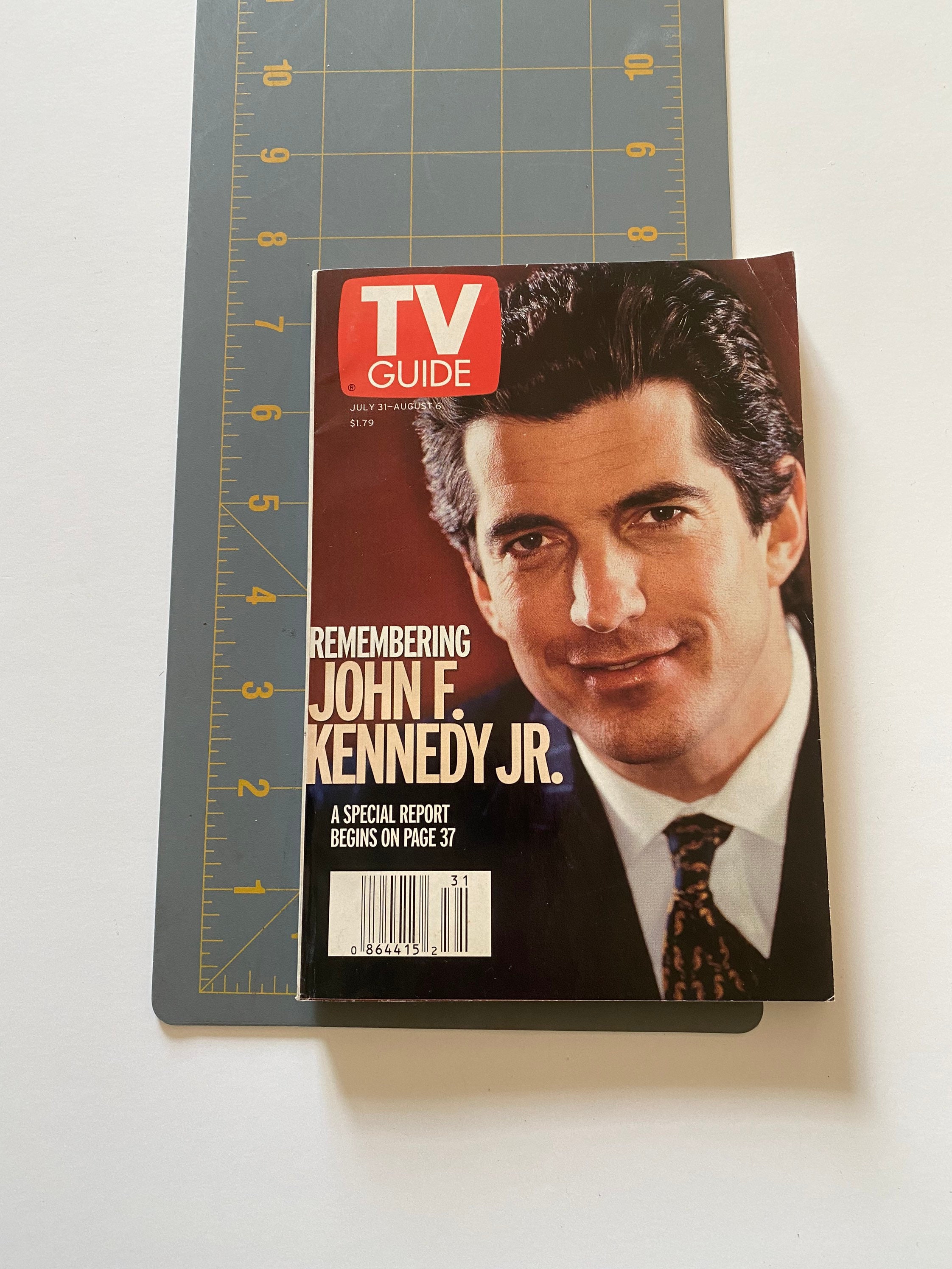 1999 年 TV ガイド - ジョン F ケネディ ジュニアを偲んで - JFK