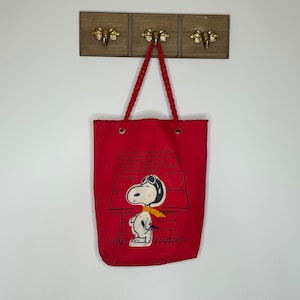 Vtg 1960s Snoopy tote bag / vintage peanuts / snoopy pursues the red baron