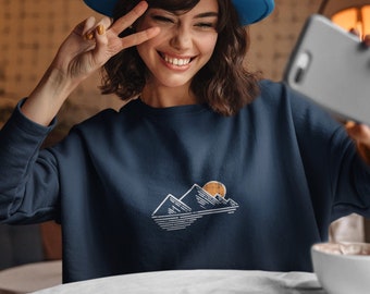 Minimalist Mountains Graphic Sweatshirt: Hiking Adventure