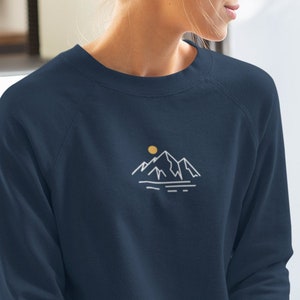 Minimalist Mountains Graphic Sweatshirt: Hiking Adventure Top