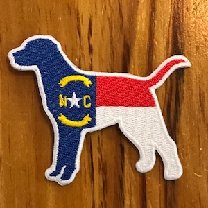 Écusson drapeau d&#39;État de Caroline du Nord pour chien 2,70 po. L x 2,25 po. H