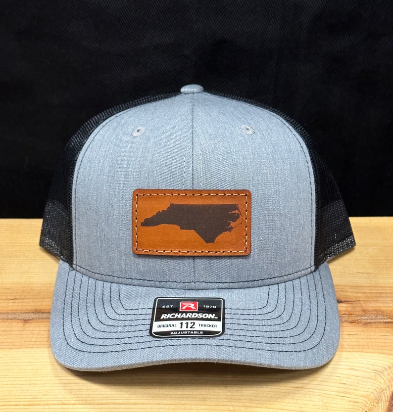 North Carolina lädermärke NC truckerkeps flera färger Heather grey/black