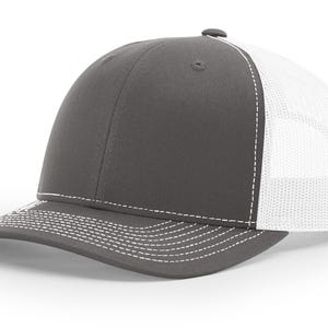 North Carolina lädermärke NC truckerkeps flera färger charcoal/white