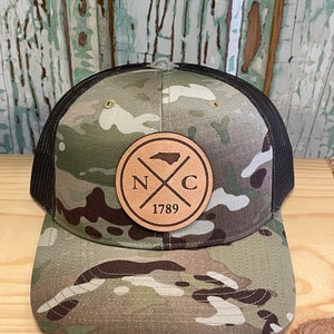 North Carolina Cross Leather Patch Snapback Trucker Hat Multicam Original/Marron