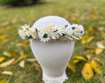 Elfenbeinfarbenes und weißes Blumenkronen-Tiara: Rose, Gänseblümchen, Eukalyptus, getrocknetes Hochzeitsaccessoire | Eleganter Brautkopfschmuck, böhmische Blumenkrone