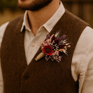 Rustic dried flower boutonniere in burgundy and blush pink, boho wedding groom accessory, wildflower mini bouquet