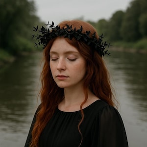 Black eucalyptus crown – gothic head wreath for Halloween, witch costume, photoshoot, dark wedding, cosplay, spooky fall aesthetic