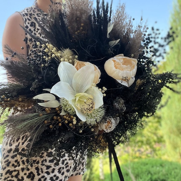 Couronne séchée noir et ivoire, Couronne blanche noire Couronne de fleurs noires, bandeau gothique, couronne d’Halloween, couronne de mariage noire Couronne beige noire