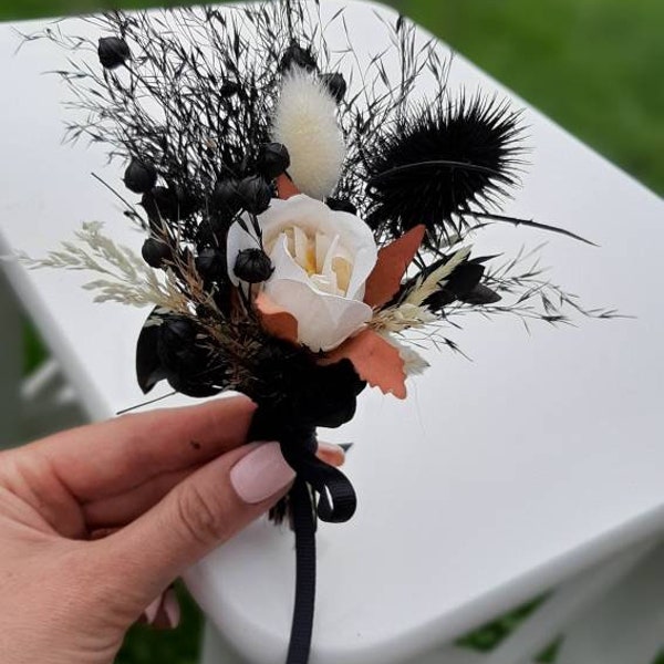 Black&white flower boutonniere for wedding, Halloween wedding, Black flower crown, men's lapel flower goth bout, black groom boutonniere