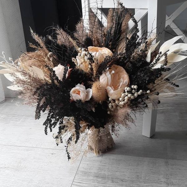 Gothic Black Dried Flower Bouquet: Unique Gothic Wedding Bridal Bouquet. Black Bouquet with Dried Flowers. Dried Flower Arrangements in Vase