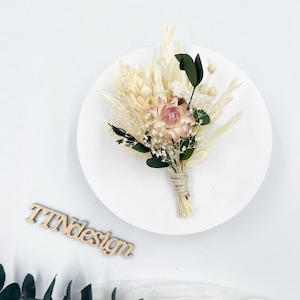 Boho Wedding Boutonniere with Dried Flowers & Preserved Eucalyptus, Soft Pink and Ivory Groom Pin, Rustic Floral Buttonhole, Groomsmen Gift