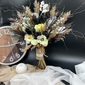 Schwarz-weiße Blumen Boutonniere für Hochzeit, Halloween Hochzeit, Schwarze Getrocknete Boutonnier, Ansteckblumen Goth Bout, schwarzer Bräutigam Boutonniere
