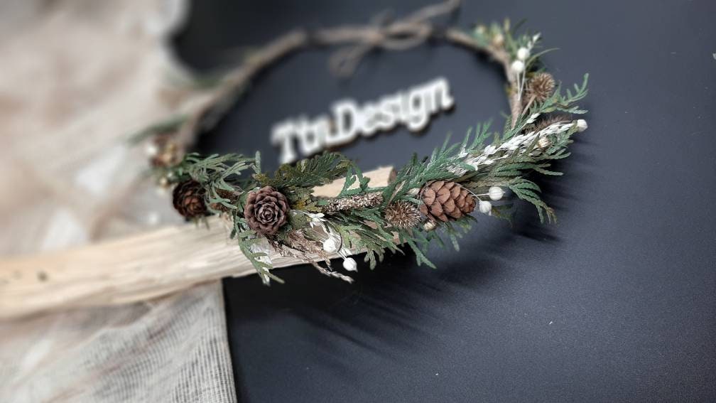 Winter flower crown wedding, christmas hair accessories, winter hair crown, pine cone wedding headpiece, christmas photo prop