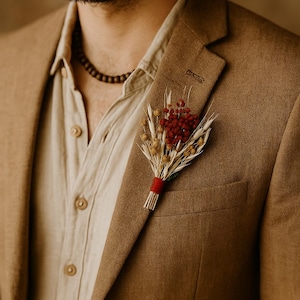 Rustic Dried Flower Boutonniere in Burgundy and Beige – Boho Groom Accessory for Wedding, Fall Corsage, Natural Dried Floral Pin