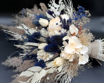 Elegant Navy Blue Boho Bouquet for Bride: Dried Flower Wedding Arrangement | Chic Dried Flowers Bouquet in Navy for Bridal Elegance