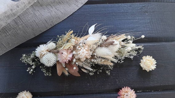 Elegant Bridal Hair Comb With Dried Flowers: Natural  display picture 2