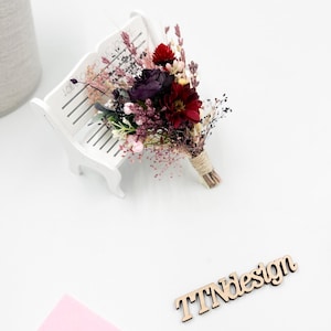Groom Boutonniere Burgundy Red and Purple Dried Flower Pin – Rustic Wedding Boho Corsage for Men, Fall Groom Accessory