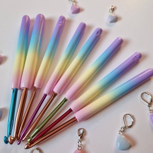 Handmade Polymer Clay Crochet Hook In Rainbow Pastel Ombre image 3