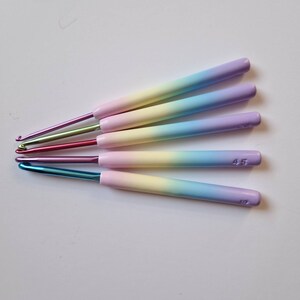 Handmade Polymer Clay Crochet Hook In Rainbow Pastel Ombre image 6