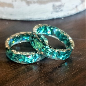 So Much Sparkle in this Ring! Turquoise Green and Blue, Color Shift with Every Turn and Silver Metal Flakes