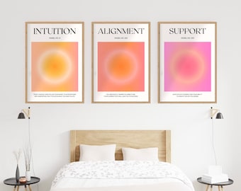 Peut inclure: Trois impressions encadrées avec un fond dégradé dans des tons de rose, orange et jaune. Chaque impression présente un cercle au centre et du texte en haut qui se lit "INTUITION", "ALIGNMENT" et "SUPPORT".