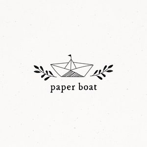 Premade Logo Rustico Organic Design Branding Bambini Boutique Carta Barca Origami Store Bambini Giocattoli Negozio Illustrazione Filigrana Botanica