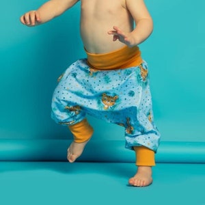 Sarouel léger évolutif pour bébé ajustable Harlem pants de 3 à 36 mois tissu, couleur de ceinture et taille au choix personnalisable image 1