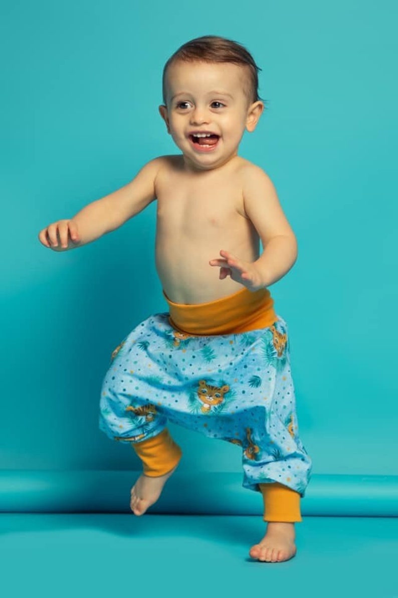 Sarouel léger évolutif pour bébé ajustable Harlem pants de 3 à 36 mois tissu, couleur de ceinture et taille au choix personnalisable image 1