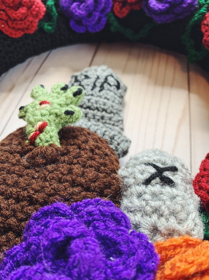 PDF Halloween Zombie Wreath Crochet Pattern image 4