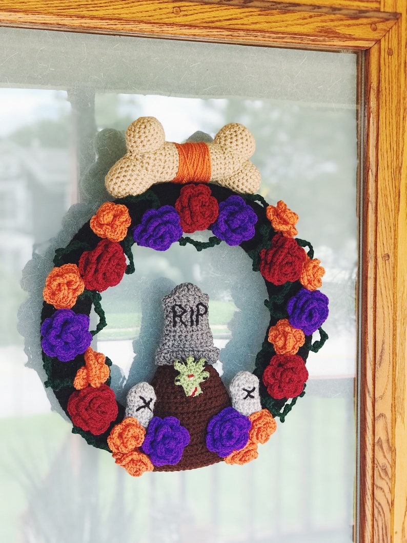 PDF Halloween Zombie Wreath Crochet Pattern image 1