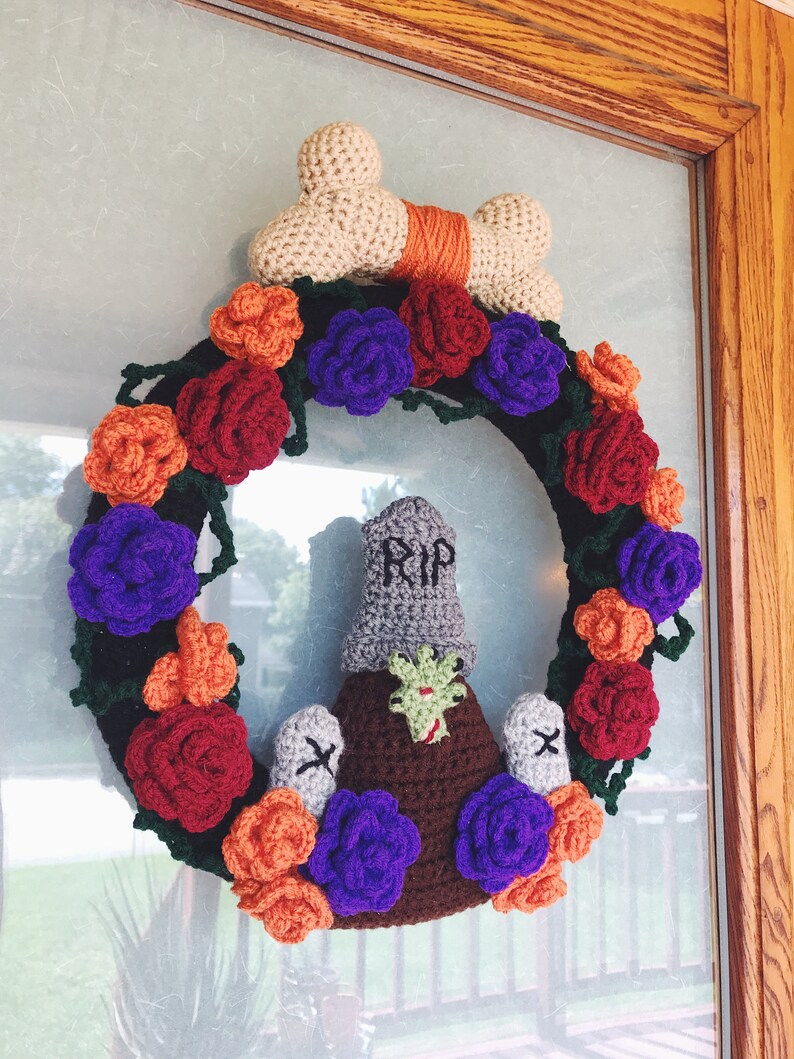 PDF Halloween Zombie Wreath Crochet Pattern image 3