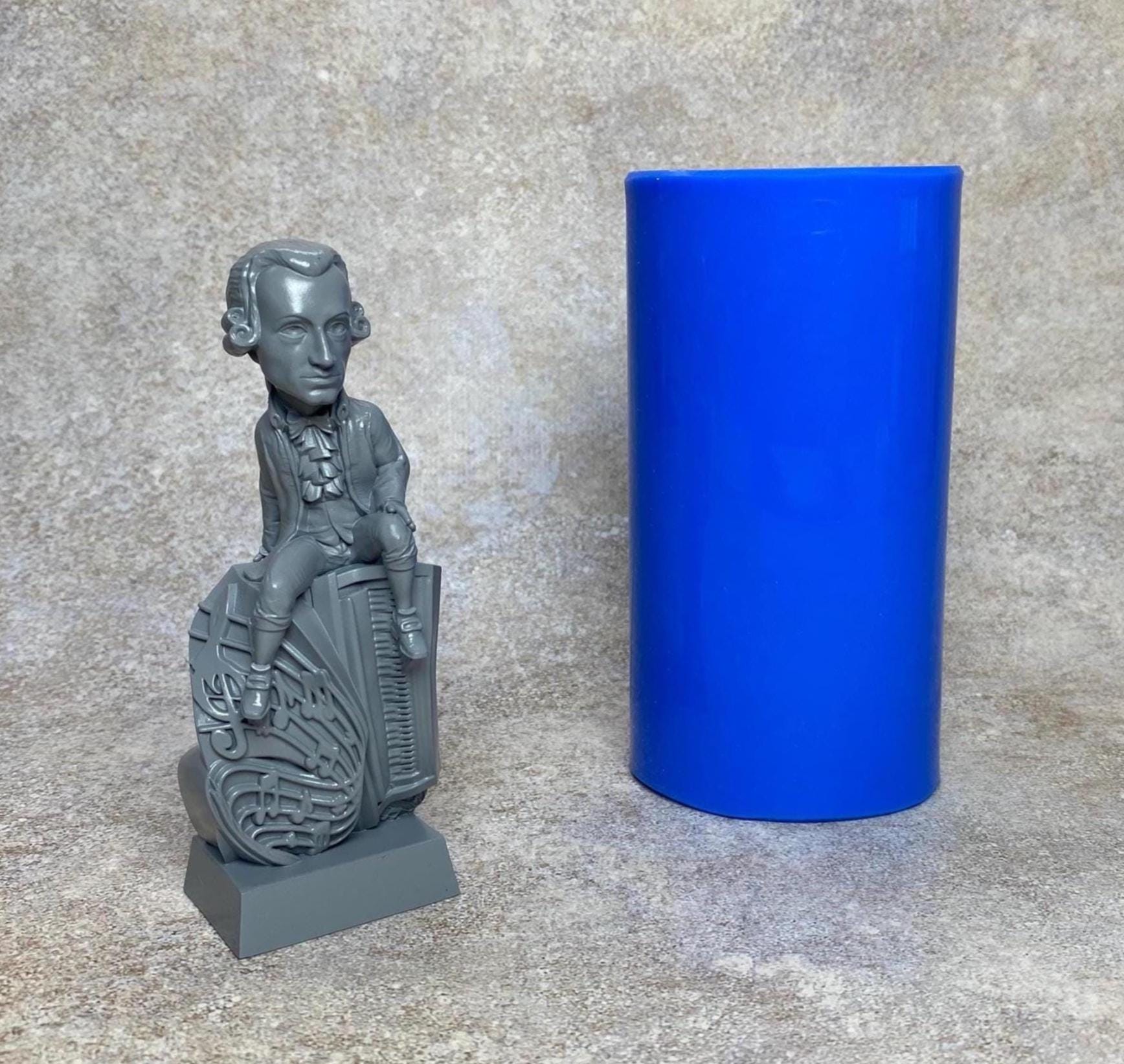 Mozart auf dem Klavier. 3D Silikon Förmchen. Premium-Qualitätsformen. Formen sind aus hochfestem Silikon hergestellt.
