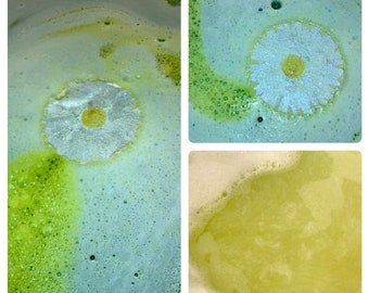 The Pearlescent Daisy Bath Bomb