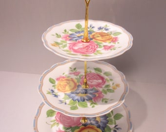 Vassoio da portata a 3 livelli con motivo floreale vintage, piatti con motivo floreale e rose, 15,2 cm, 18,1 cm, 23,8 cm, porta dessert da tè, ferramenta dorata, stile shabby chic, cottagecore