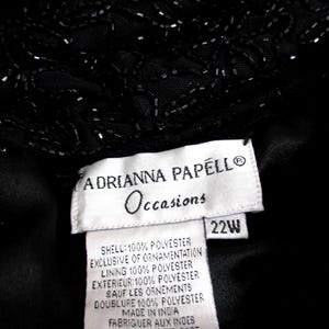 Puede incluir: Vestido de noche negro con adornos de cuentas. La etiqueta dice "ADRIANNA PAPELL Occasions" y la talla es 22W. Composici&oacute;n: 100% poli&eacute;ster para la capa exterior, forro y exterior.