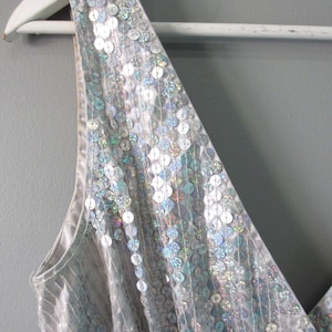 Vestido de noche Adrianna Papell para mujer, talla 12, con lentejuelas, corte sirena, iridiscente, estilo vintage de los 90, ideal para bodas. imagen 7