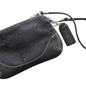 Cartera de pulsera vintage Coach Signature con ribete de cuero negro, años 90, Y2K