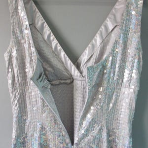 Vestido de noche Adrianna Papell para mujer, talla 12, con lentejuelas, corte sirena, iridiscente, estilo vintage de los 90, ideal para bodas. imagen 6