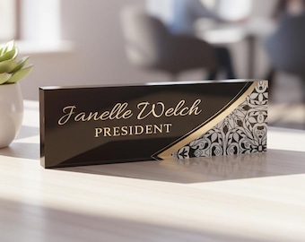 Custom Acrylic Desk Name Plate: Personalized Office Decor