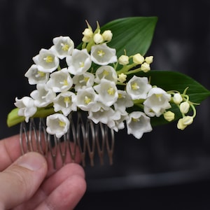 Hair comb Lilies of the valley Wedding comb realistic flower Bridal hair jewelry Floral spring comb Bridesmaid hair accessories wedding girl