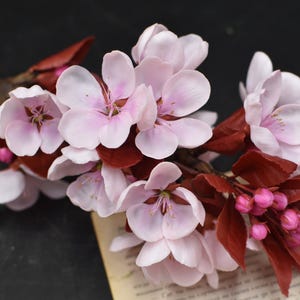 手作りの桜の冷たい磁器の花束リアルタッチポリマー粘土の桜の花エレガントな春のフラワーアレンジメント桜