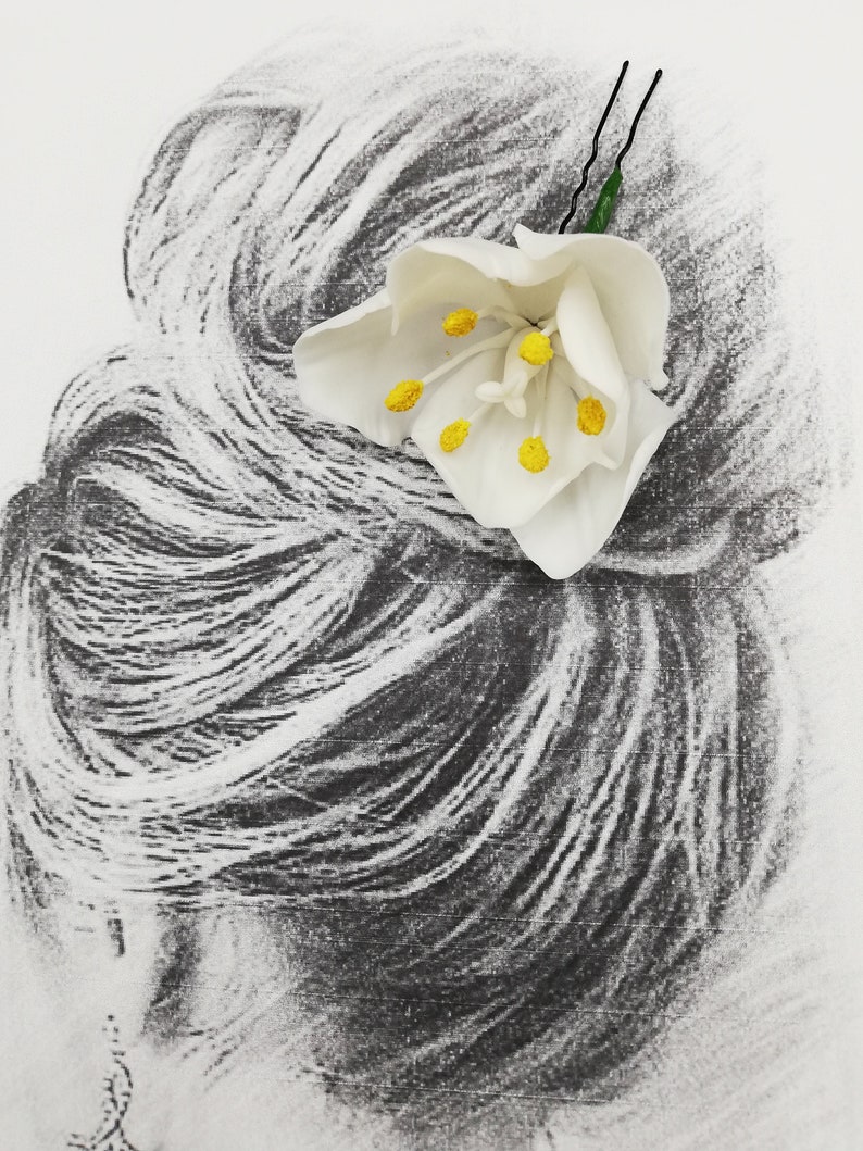 White tulip Hairpin with tulip flowers Hair ornaments Flower hairpin Ornaments for a wedding hairstyle Flowers at the hair Dry flowers tulip