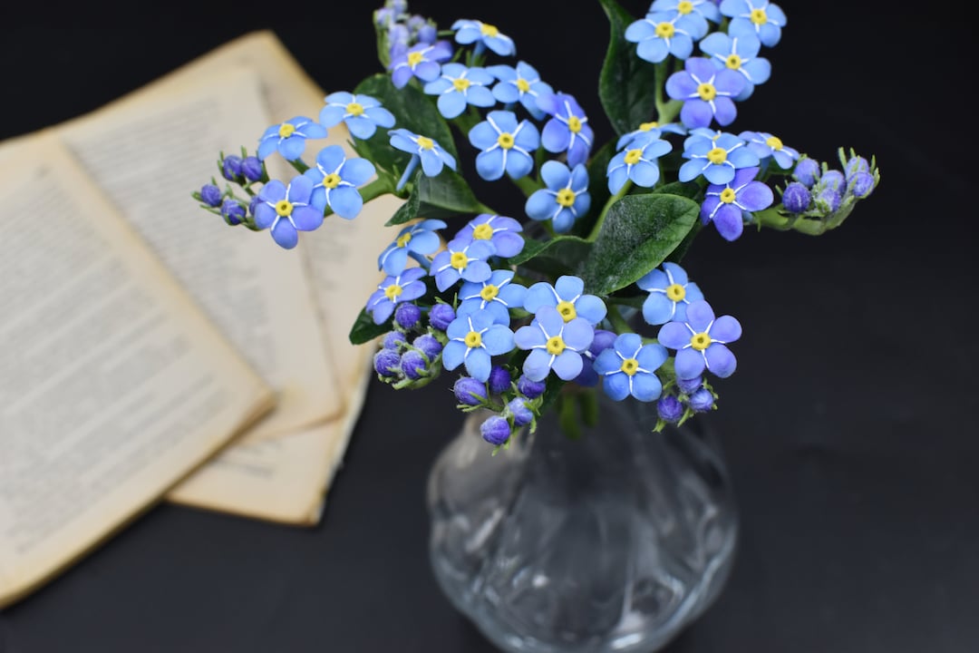 手作りのワスレナグサの花束：自然乾燥粘土で作られた花の彫刻 - Etsy 日本